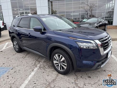 Used 2025 Nissan Pathfinder SL FWD image 6