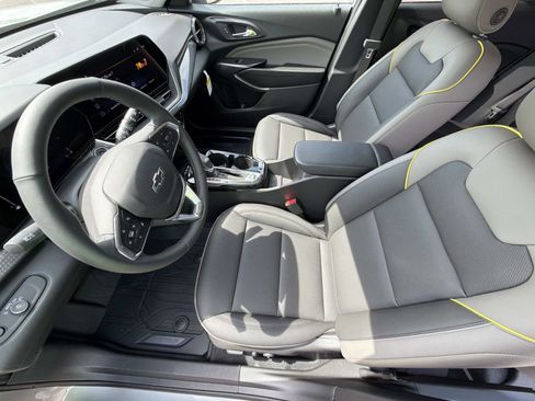 New 2026 Chevrolet Trax ACTIV w/ Sunroof Package FWD image 3