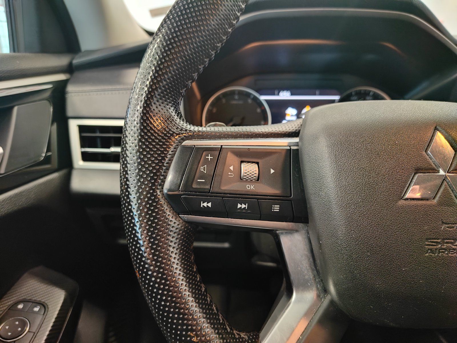 Used 2024 Mitsubishi Outlander SE Black Edition AWD/4WD image 10