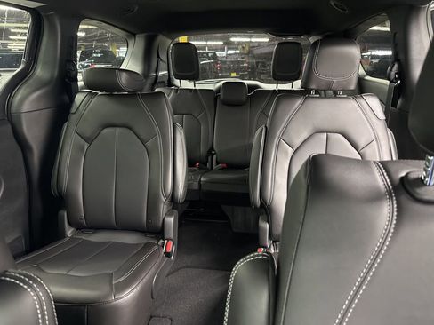 New 2026 Chrysler Pacifica Select image 20