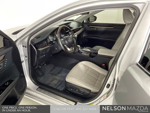 Used 2016 Lexus ES 350 w/ Luxury Package w/Wood Trim FWD image 13