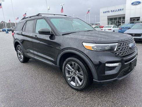 Used 2021 Ford Explorer XLT w/ Equipment Group 202A image 3