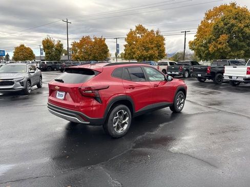 Used 2026 Chevrolet Trax LT w/ Driver Confidence Package image 7