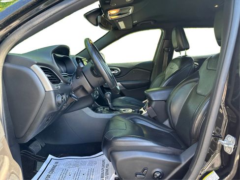 Used 2019 Jeep Cherokee High Altitude AWD/4WD image 11
