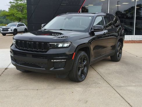 Used 2023 Jeep Grand Cherokee L Limited w/ Luxury Tech Group II AWD/4WD image 1