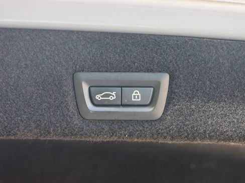 Used 2017 BMW 750i xDrive AWD/4WD image 25