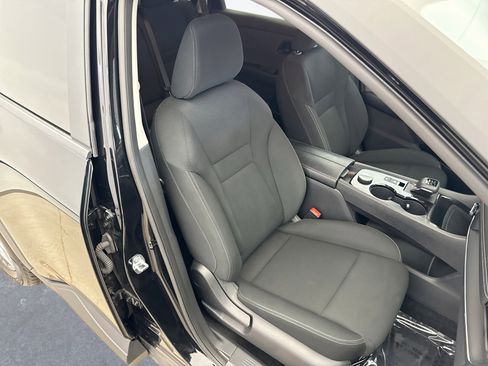 Used 2023 Nissan Rogue S image 16