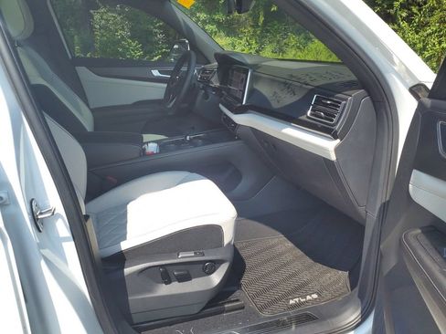Used 2026 Volkswagen Atlas Cross Sport SEL Premium R-Line AWD/4WD image 11