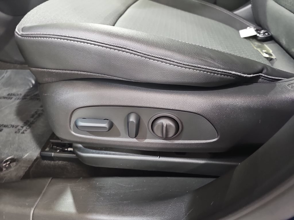 Used 2023 Buick Encore GX Preferred w/ Cold Weather Comfort Package FWD image 33
