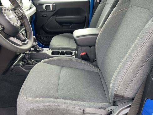 Used 2024 Jeep Wrangler Sport S image 17