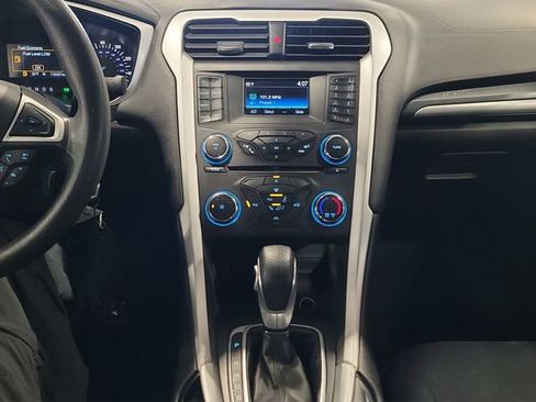 Used 2015 Ford Fusion SE image 14