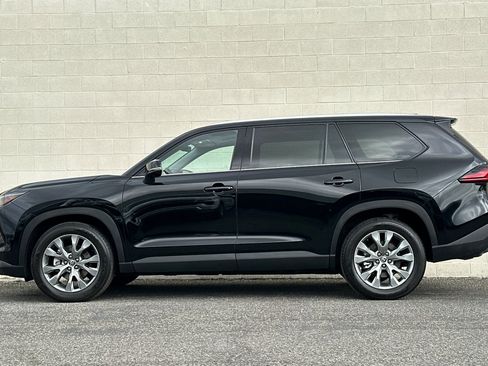 Used 2025 Toyota Grand Highlander AWD image 7