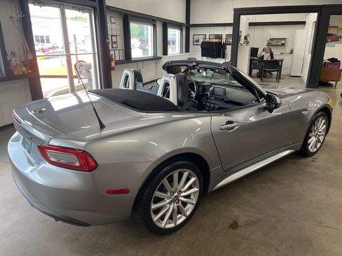 Used 2017 FIAT 124 Spider Lusso RWD image 21
