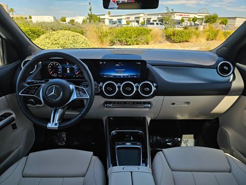 Used 2025 Mercedes-Benz GLA 250 4MATIC image 23
