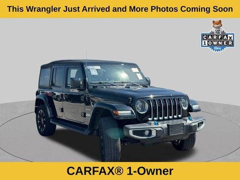 Used 2023 Jeep Wrangler Unlimited Sahara w/ Cold Weather Group AWD/4WD image 2