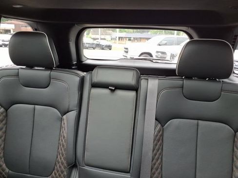 Used 2026 Jeep Grand Cherokee Summit w/ Obsidian Package AWD/4WD image 24