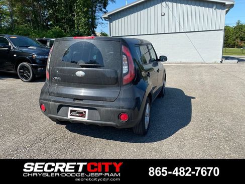 Used 2018 Kia Soul FWD image 5