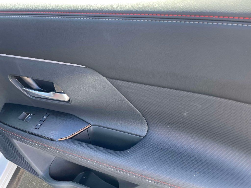 Used 2025 Nissan Kicks SR AWD/4WD image 9