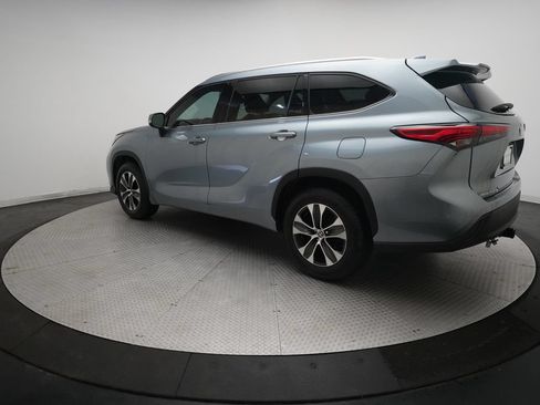 Used 2020 Toyota Highlander XLE FWD image 34