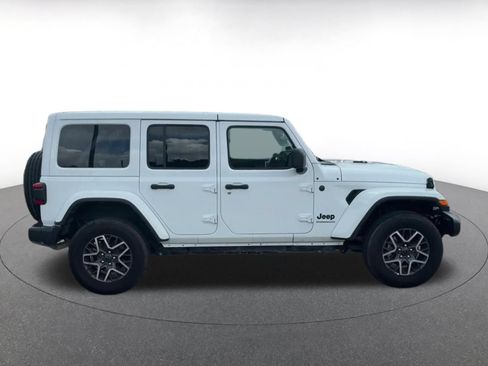 Used 2025 Jeep Wrangler Unlimited Sahara AWD/4WD image 15