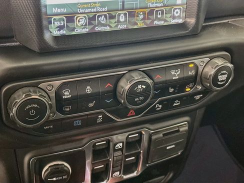 Used 2022 Jeep Wrangler Unlimited Sahara w/ Cold Weather Group AWD/4WD image 24