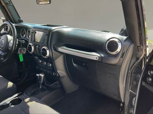 Used 2011 Jeep Wrangler Unlimited Sahara AWD/4WD image 22