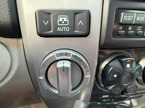 Used 2005 Toyota 4Runner Limited AWD/4WD image 36