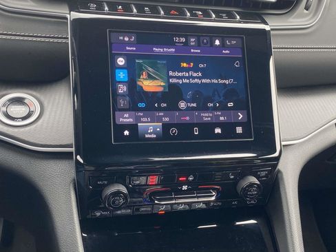 Certified 2024 Jeep Grand Cherokee Altitude image 10