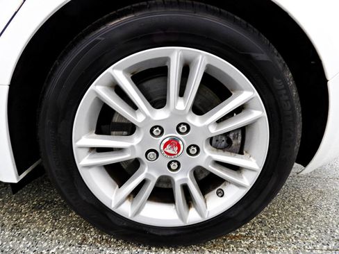 Used 2019 Jaguar XE Premium image 19