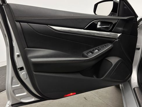 Used 2020 Nissan Maxima 3.5 SV w/ Floor Mat Group FWD image 10