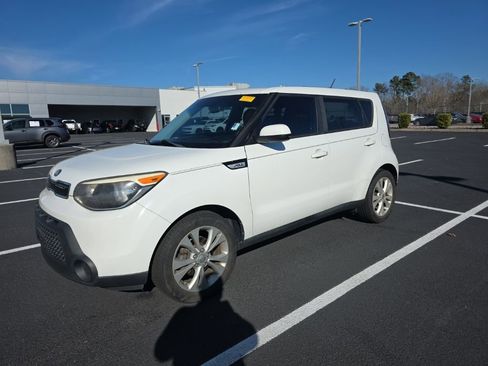 Used 2015 Kia Soul + image 2