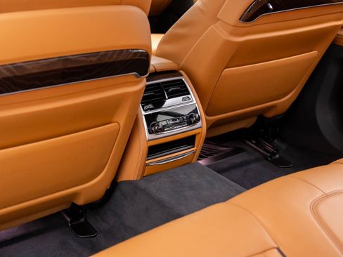 Certified 2022 BMW 750i xDrive w/ Executive Package image 16