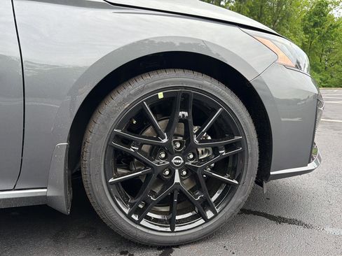 New 2026 Nissan Altima 2.5 SR w/ SR Midnight Edition Package FWD image 15