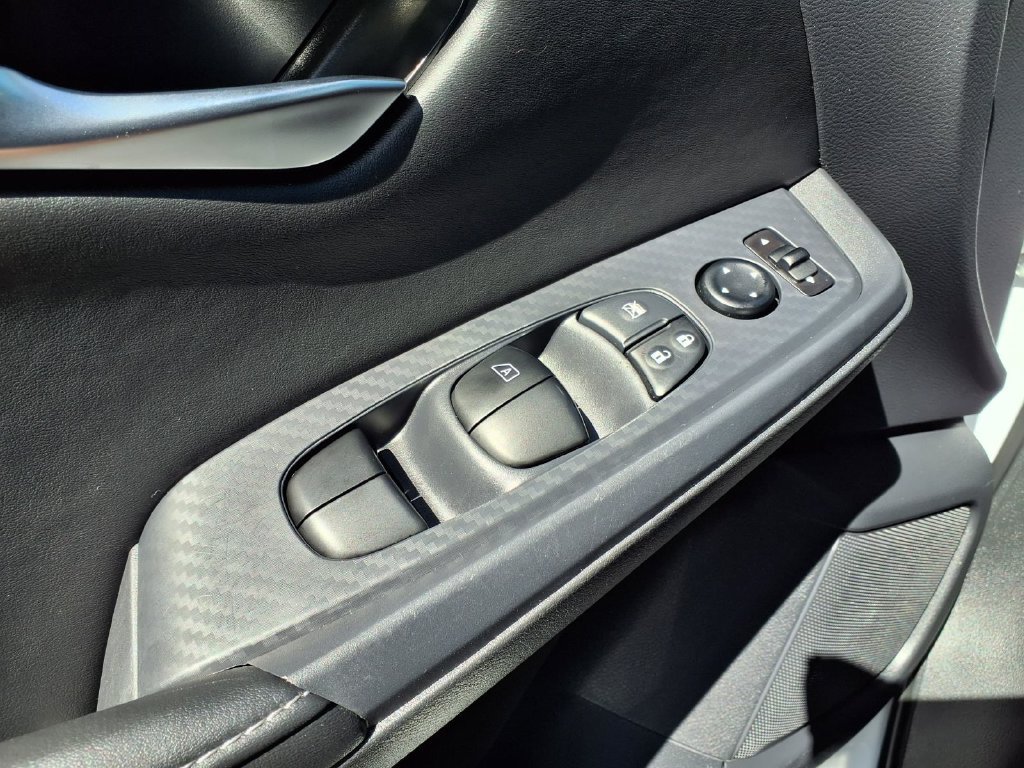 Used 2025 Nissan Sentra SV FWD image 24