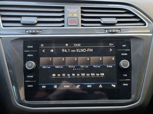 Used 2023 Volkswagen Tiguan SE w/ Panoramic Sunroof Package image 12