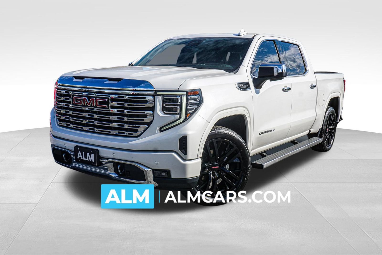 Used 2022 GMC Sierra 1500 Denali w/ Denali Reserve Package AWD/4WD image 1