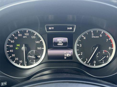 Used 2018 INFINITI QX30 Premium w/ Cargo Package image 14