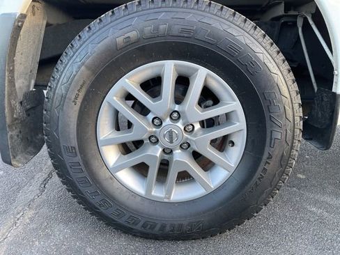 Used 2020 Nissan Frontier SV image 9