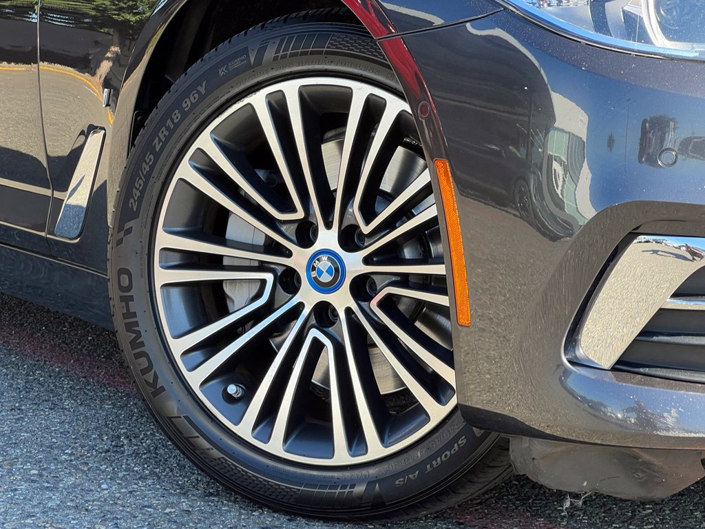Used 2019 BMW 530e w/ Premium Package RWD image 2