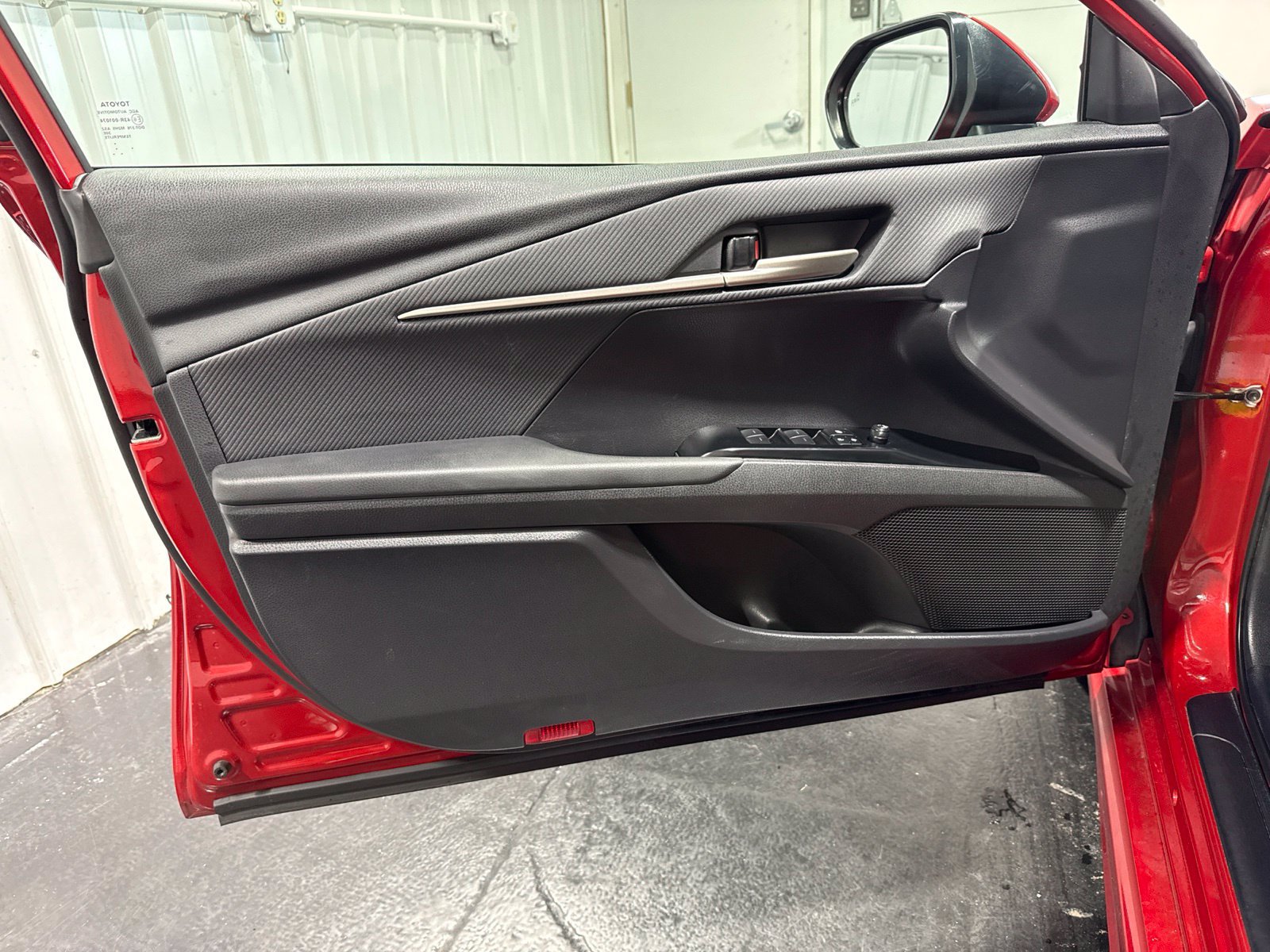 Used 2025 Toyota Camry SE FWD image 22