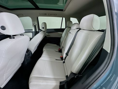 Used 2020 Volkswagen Tiguan SEL AWD/4WD image 37