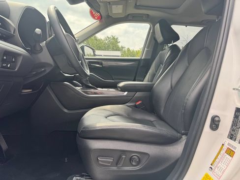 Used 2023 Toyota Highlander Limited AWD/4WD image 19