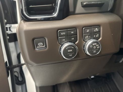 New 2026 GMC Sierra 3500 Denali w/ Technology Package image 20