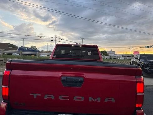 Certified 2025 Toyota Tacoma TRD Off-Road w/ TRD Off Road Upgrade Package AWD/4WD image 25