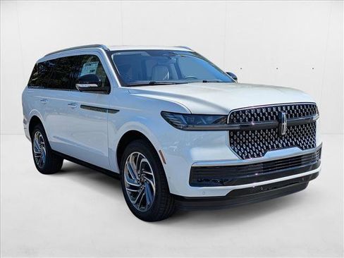 New 2025 Lincoln Navigator Reserve image 7