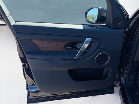 Used 2025 Land Rover Discovery Sport S image 22