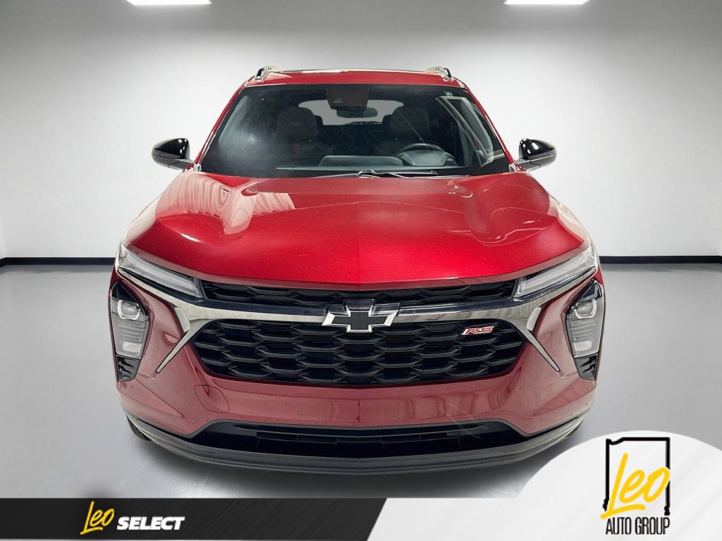 Used 2024 Chevrolet Trax RS w/ Sunroof Package FWD image 2