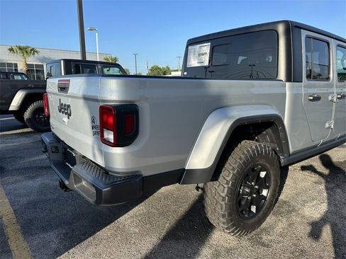 New 2023 Jeep Gladiator Willys image 9