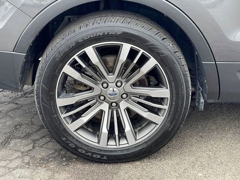 Used 2017 Ford Explorer Platinum image 11