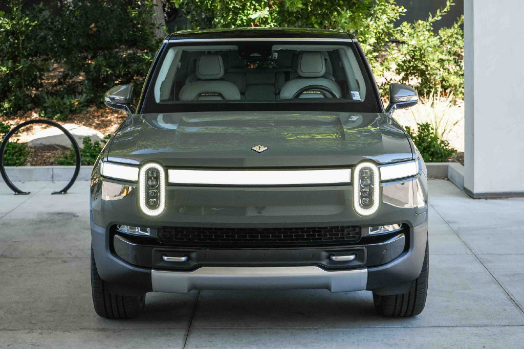 Used 2024 Rivian R1S Launch Edition Quad AWD/4WD image 2